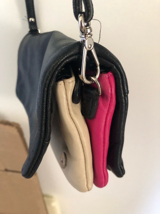 Danier Leather Multi-Compartment Crossbody Bag - photo 4