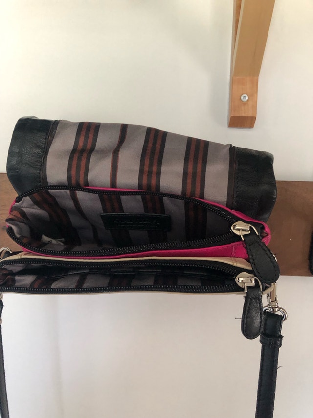 Danier Leather Multi-Compartment Crossbody Bag - photo 5