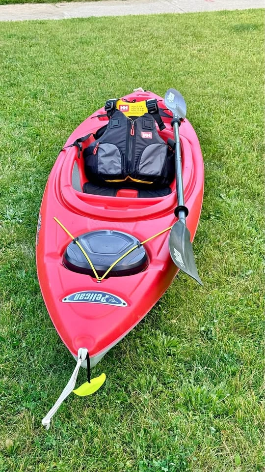 Pelican Argo 100x Kayak with Life Jacket