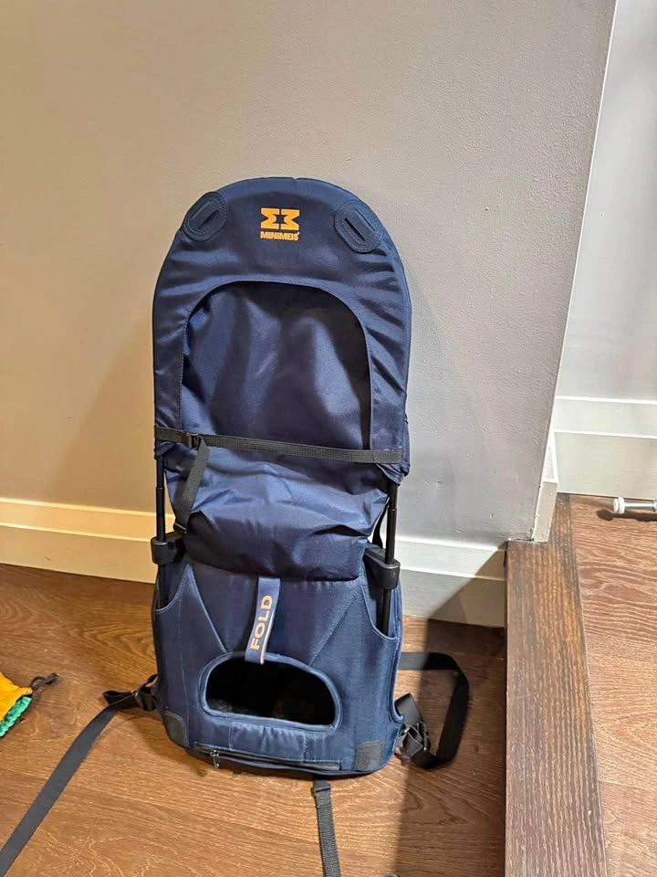 MiniMeis Shoulder Carrier + Sunshade – Like New