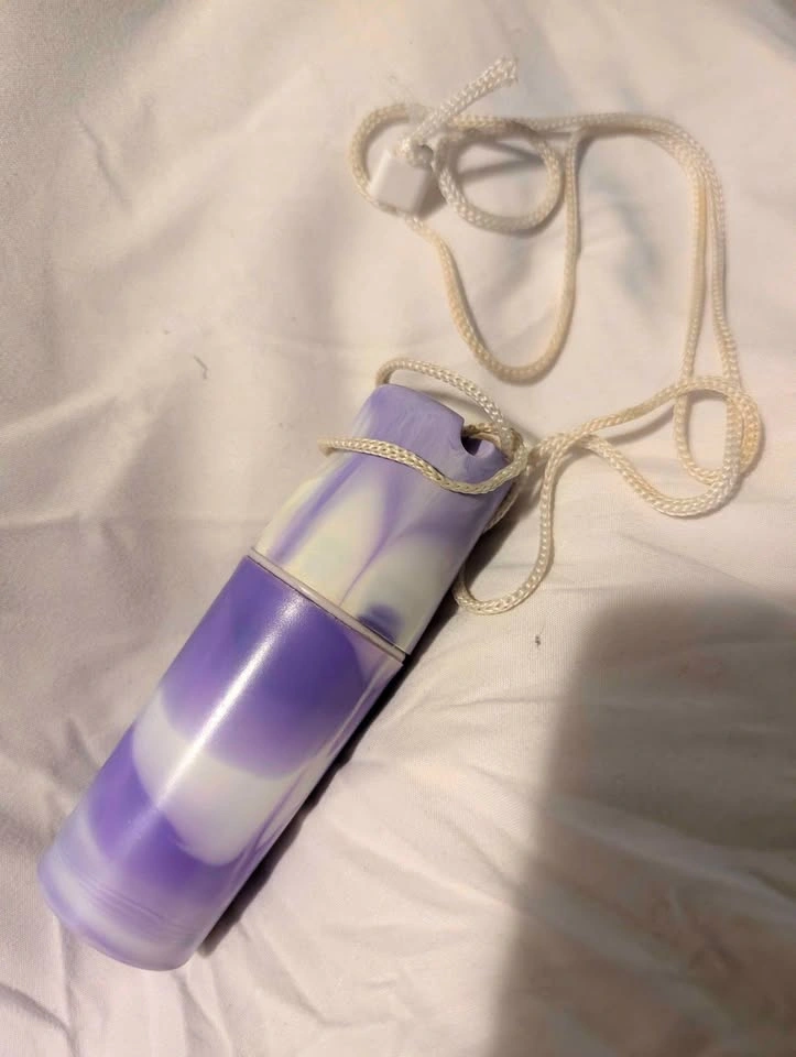 Lanyard with small compartment - photo 2