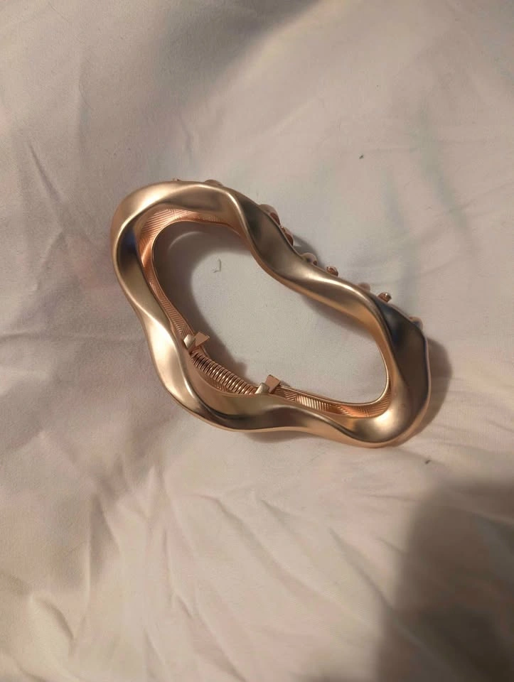 Metal Claw Hair Clip - photo 2