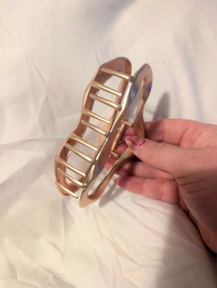 Metal Claw Hair Clip - photo 3