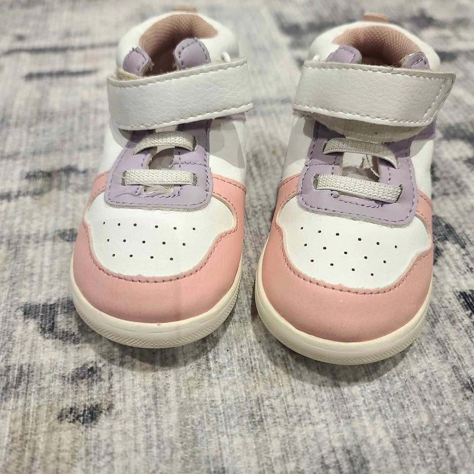 Toddler girls sneakers - Size 5