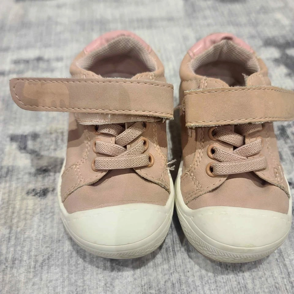 Toddler girls sneakers - Size 4