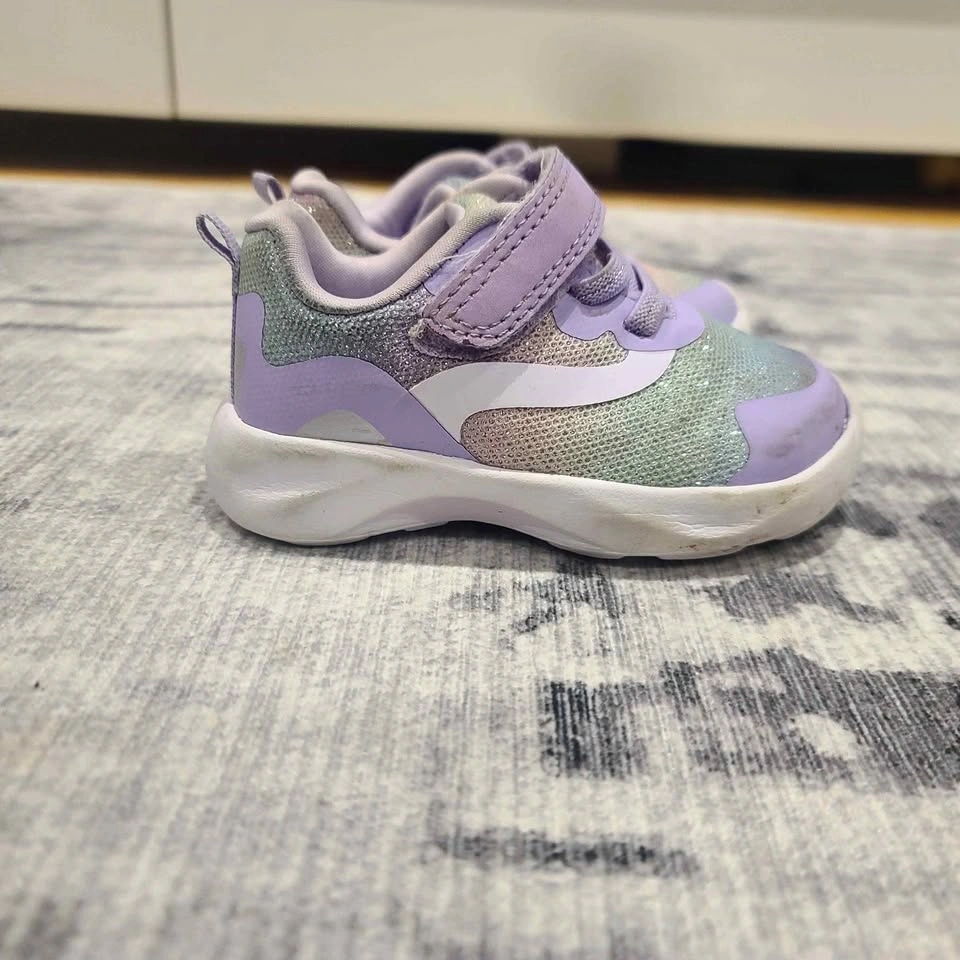Toddler girl sneakers - Size 4
