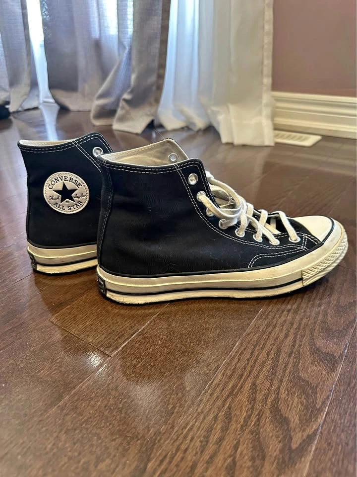 Women’s size 10, chuck Taylor 70 sneakers