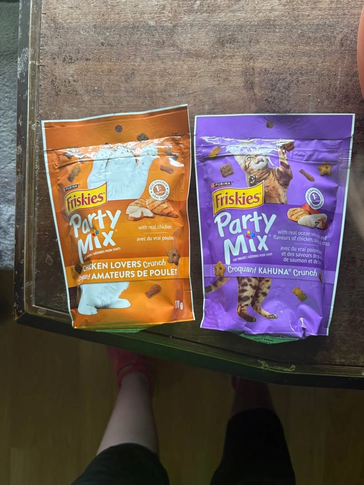 Party mix cat treats $2 each - photo 3