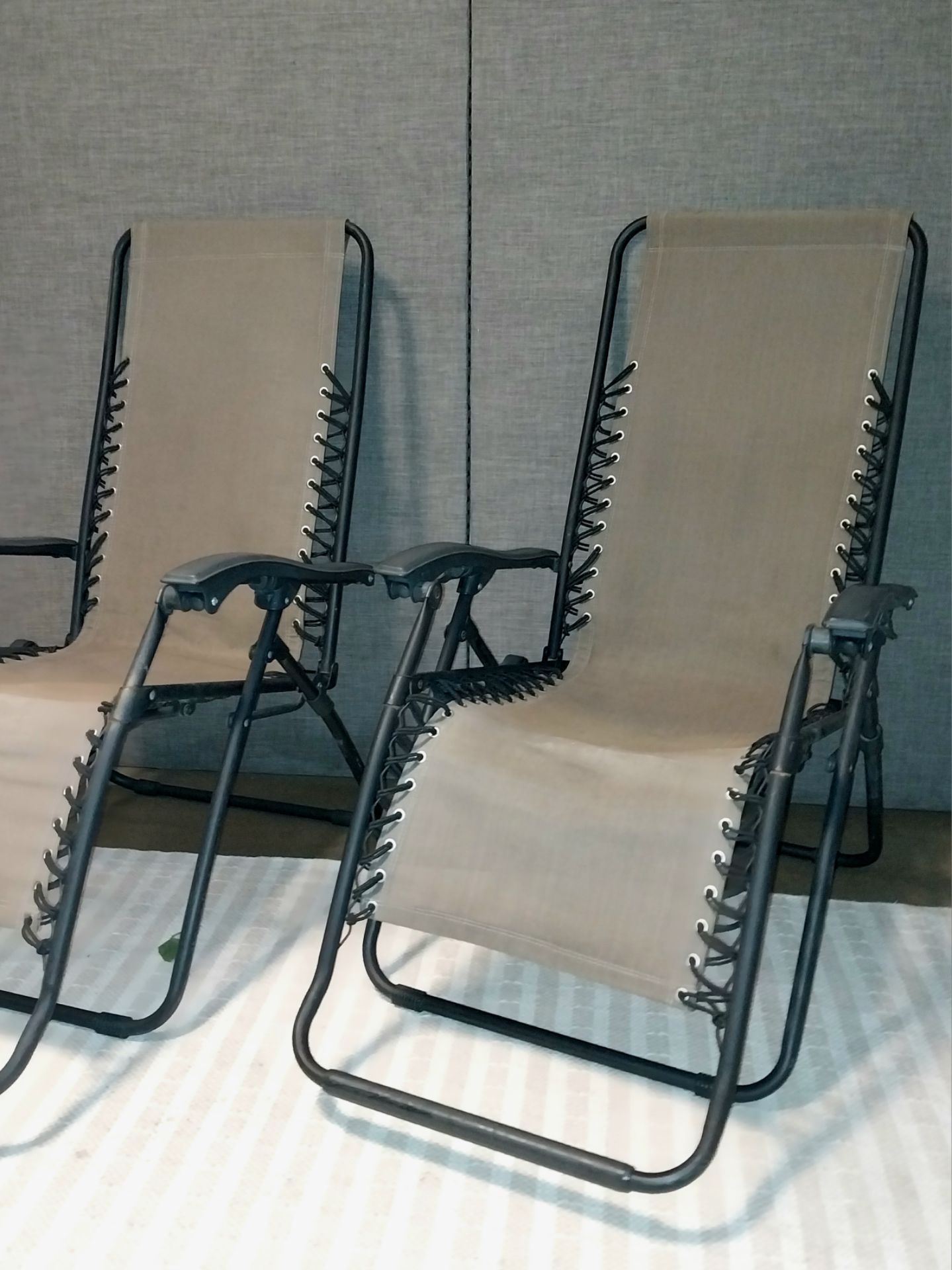 Set of 2 Zero Gravity Lounge Chairs - photo 4