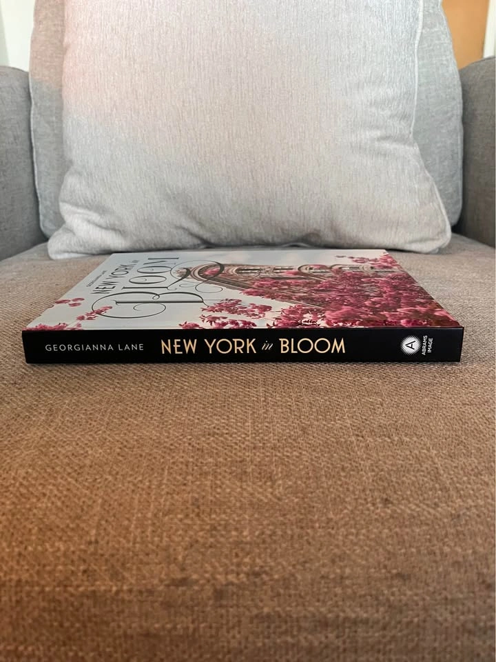 New York In Bloom - Small Coffee Table Book - photo 3