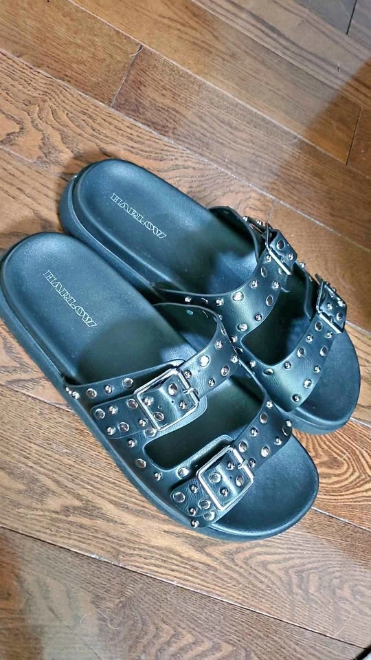 Harlow Studded Sandals Sz 10