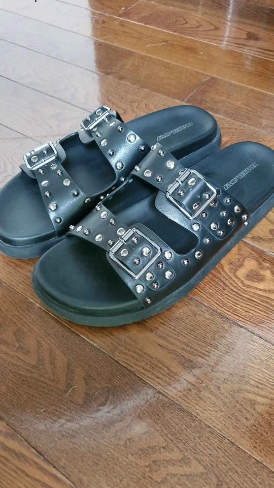 Harlow Studded Sandals Sz 10 - photo 4