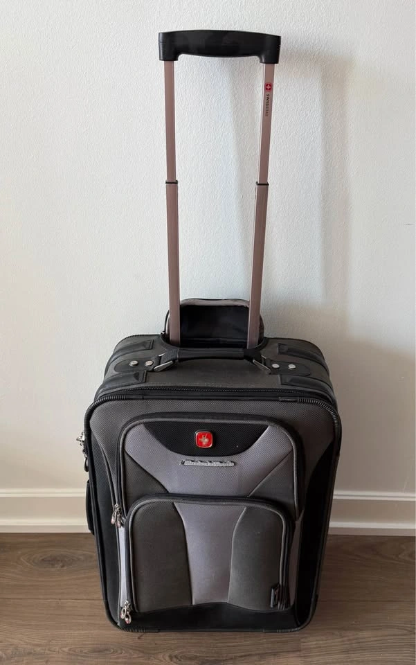 SwissGear carry-on luggage suitcase - photo 2