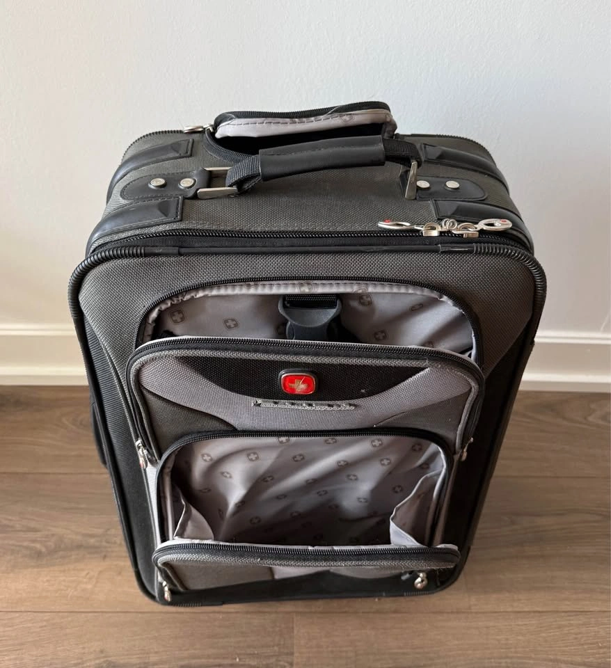 SwissGear carry-on luggage suitcase - photo 3