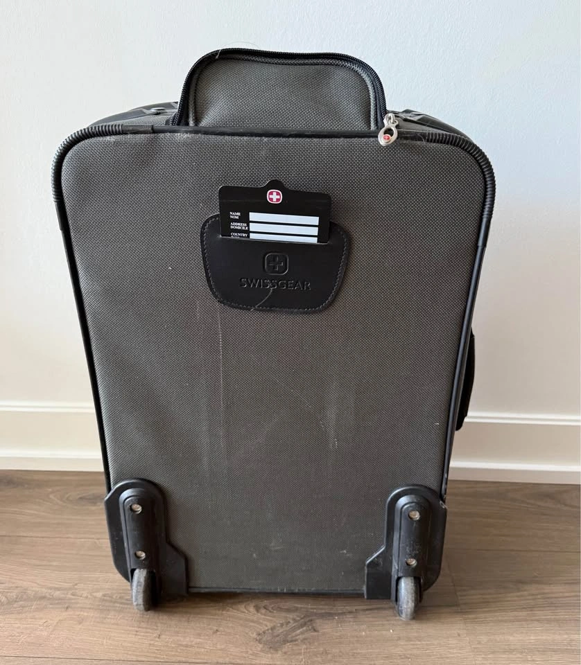 SwissGear carry-on luggage suitcase - photo 4