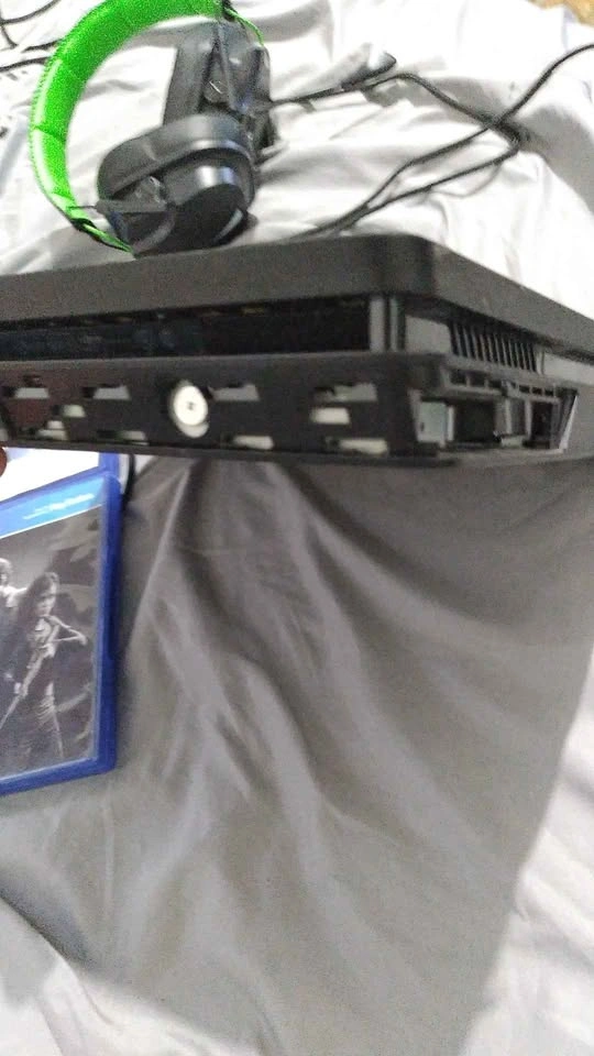 Ps4 slim setup with games and headset - photo 4