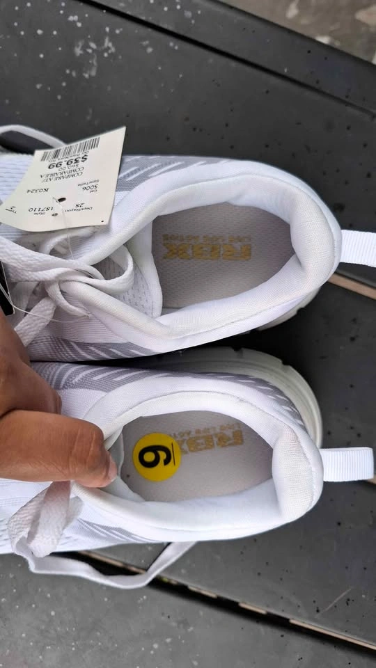 Size 9 Women's Running Shoes - photo 3