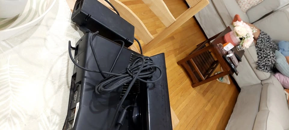 Microsoft Xbox 360 Console with Kinect - Working - photo 2