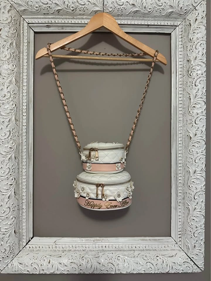 Super Unique Wedding Cake Purse!
