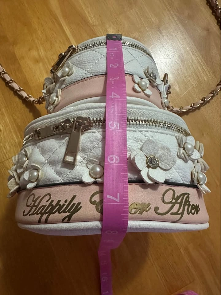 Super Unique Wedding Cake Purse! - photo 3