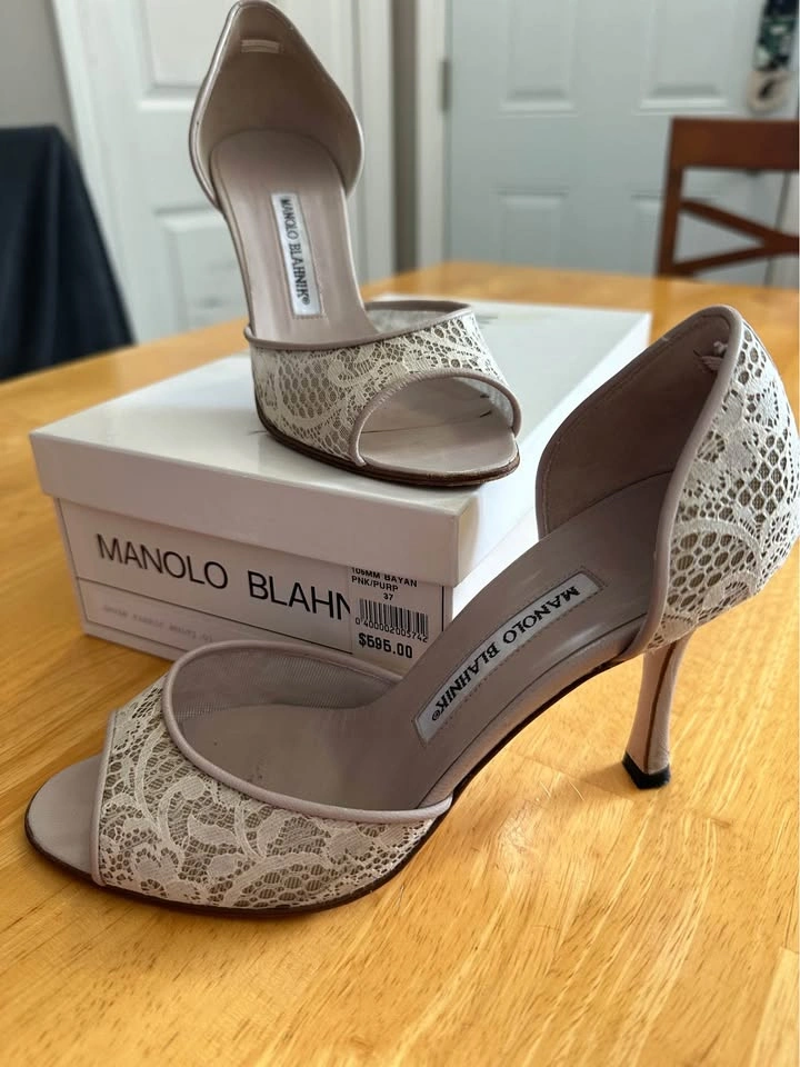 Manolo Blahnik heels. Perfect for Bridal! - photo 2