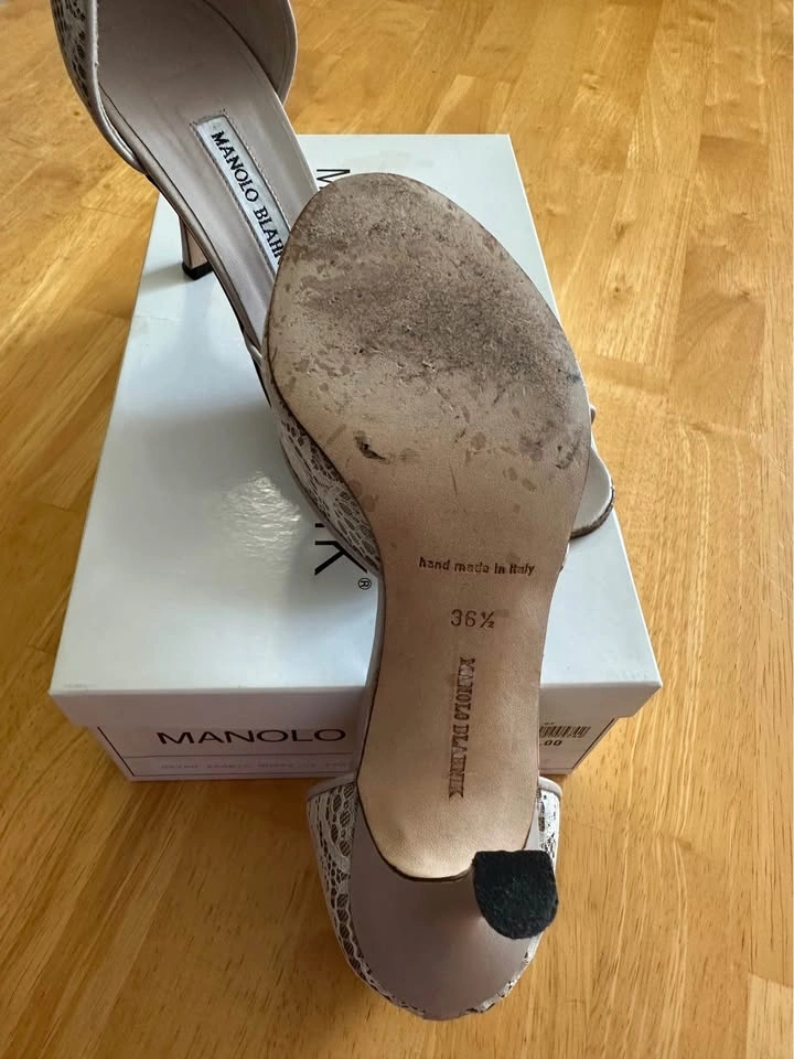 Manolo Blahnik heels. Perfect for Bridal! - photo 3