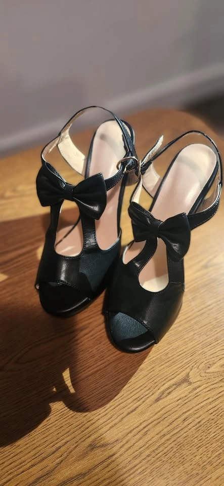Shoes for sale - photo 3