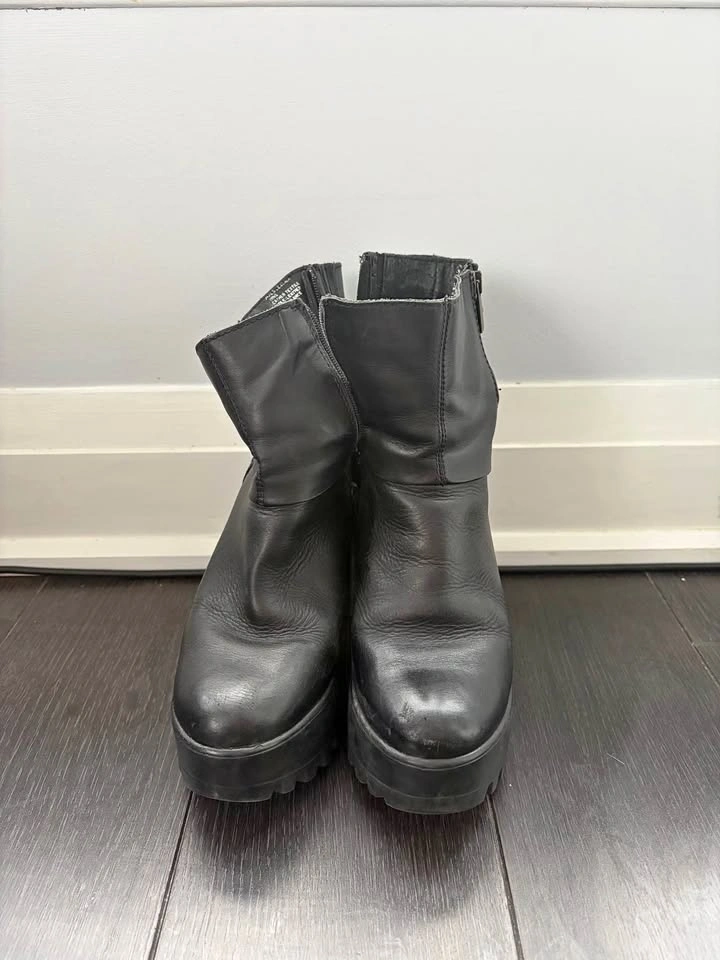 Size 8 Steve Madden Black Platform Boots