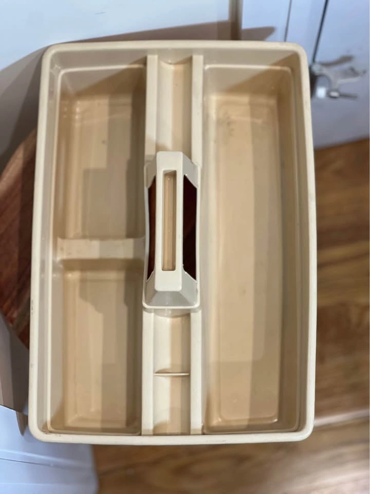 Vintage Rubbermaid Roughneck Carry Caddy (Model 3154) in almond - photo 3
