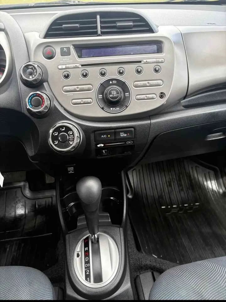 2009 Honda Fit - photo 2