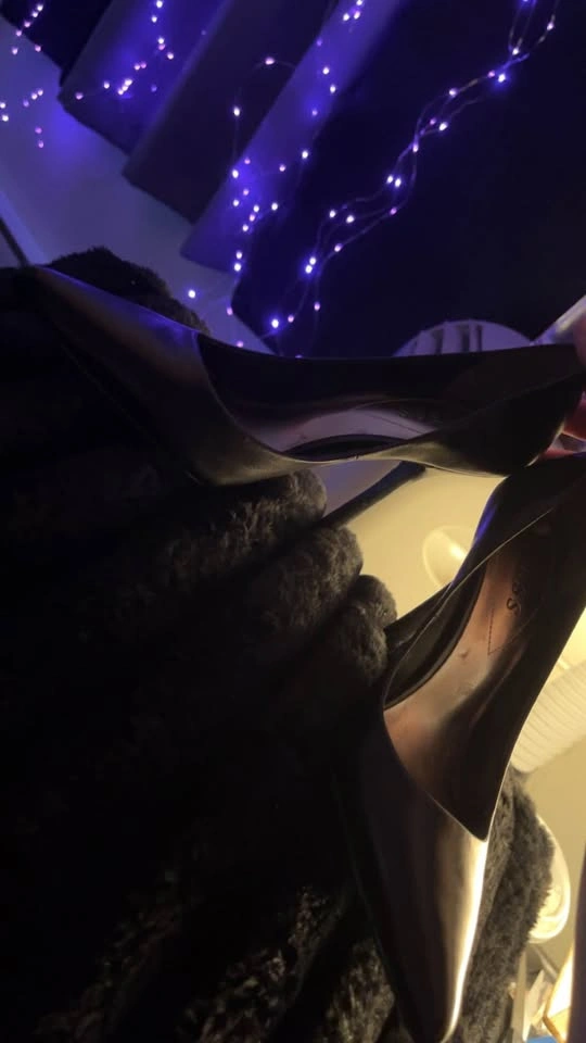 GUESS Black Pointed Toe Pumps - photo 2