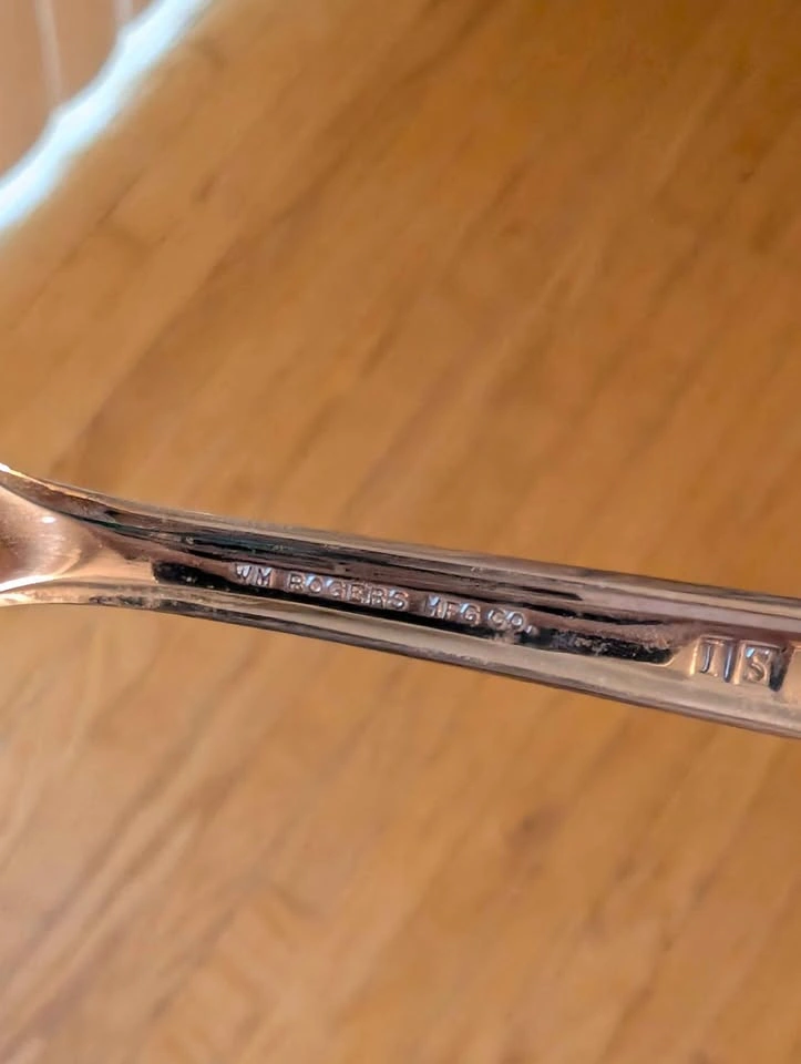 Wm Rogers Mfg Co Exquisite Silverplate Flatware Set with Chest - photo 3