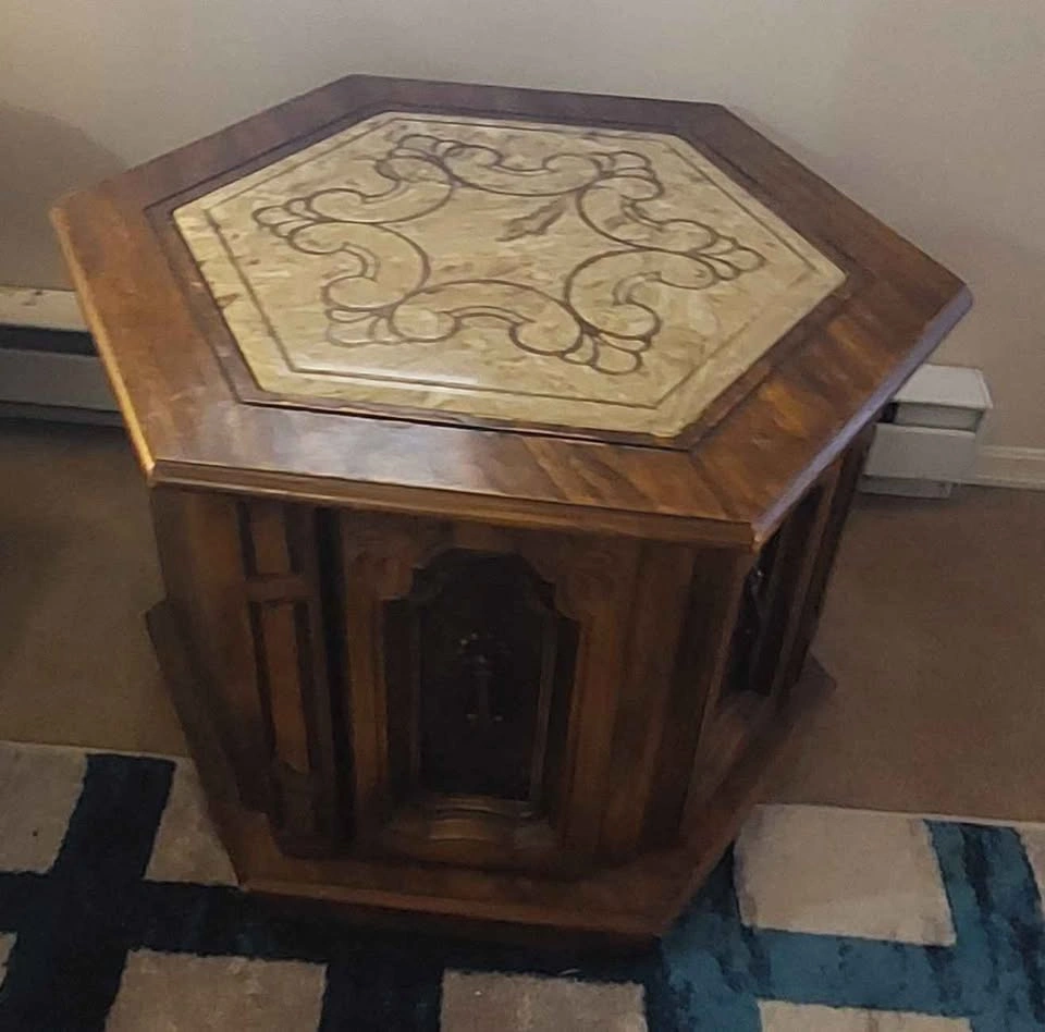 End table / cabinet - photo 2