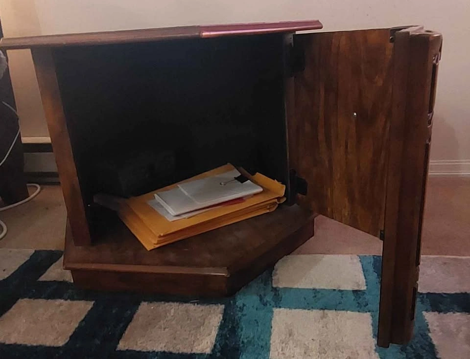 End table / cabinet - photo 5
