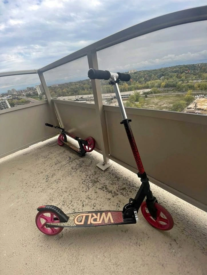 Foldable WRLD Scooter (ONE LEFT)