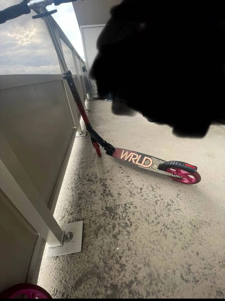 Foldable WRLD Scooter (ONE LEFT) - photo 3