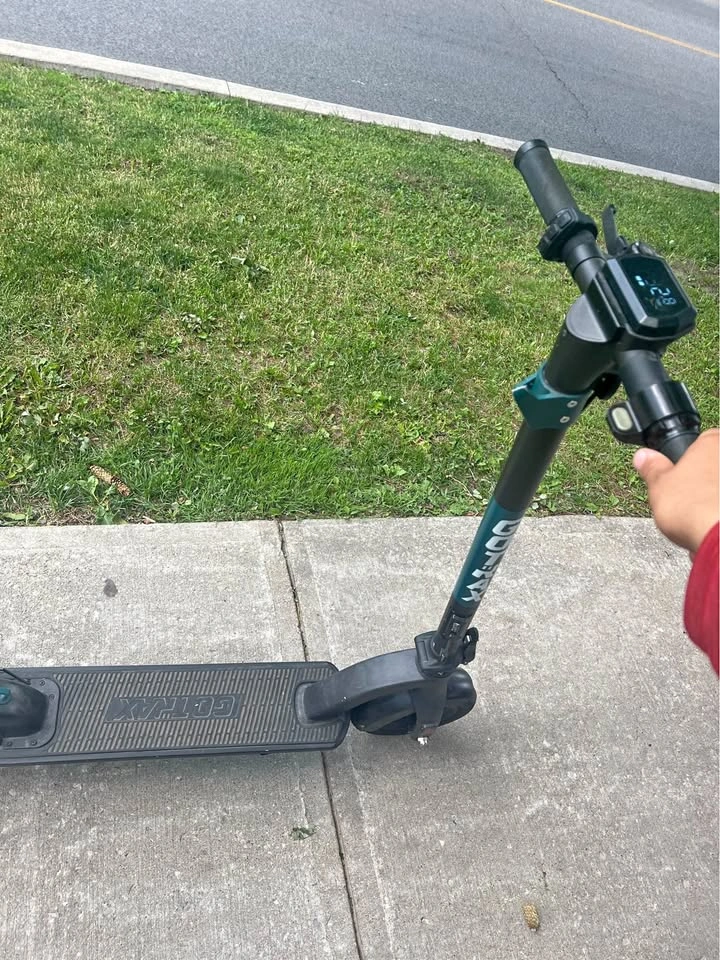 Gotrax G-Max Ultra Electric Scooter – Brand New Tire & Huge Rang - photo 2
