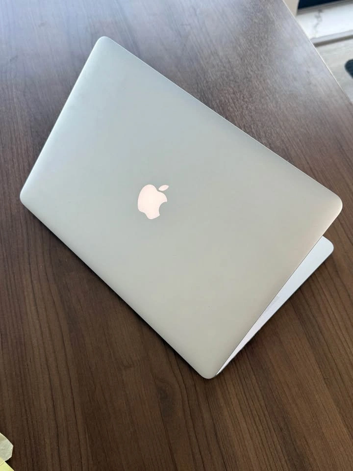 Apple MacBook Pro Mid 2015 - photo 2