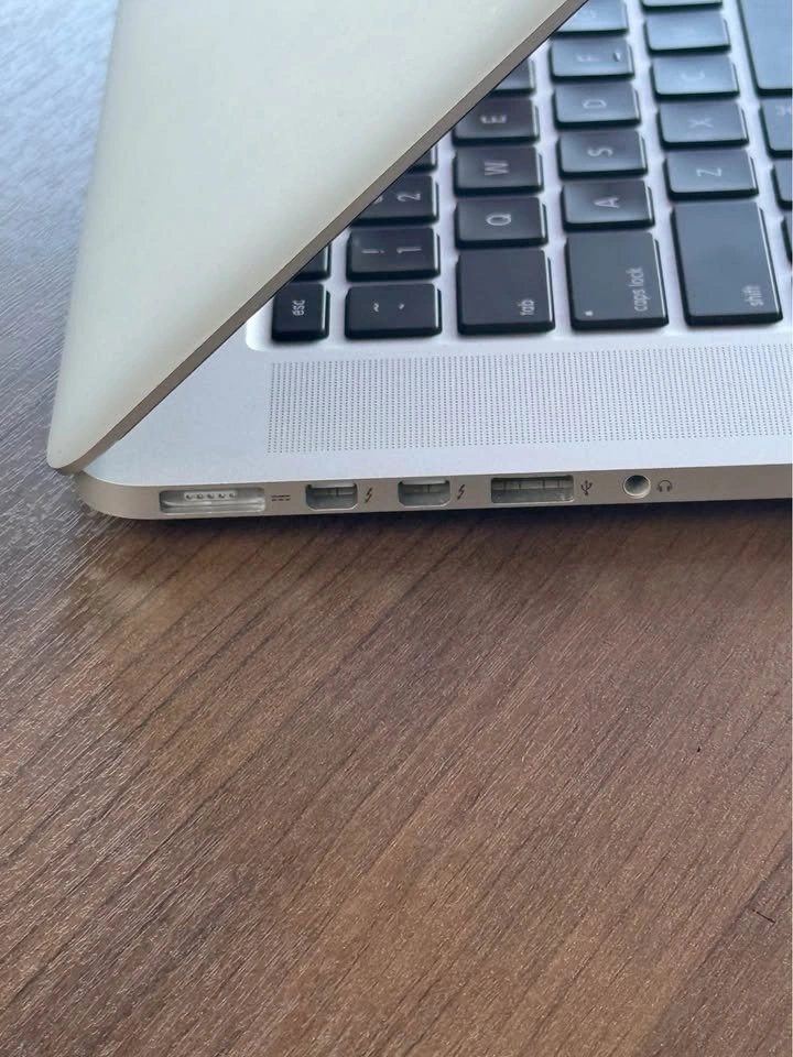 Apple MacBook Pro Mid 2015 - photo 3