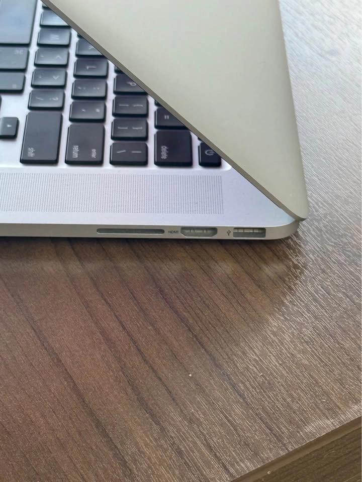 Apple MacBook Pro Mid 2015 - photo 4