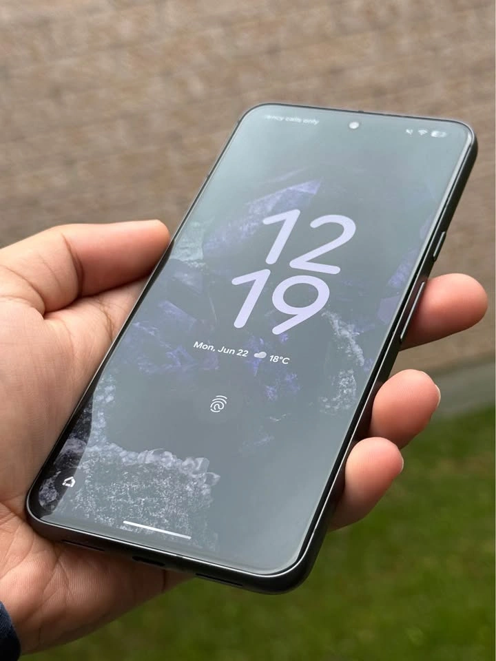 Google Pixel 8 - photo 3
