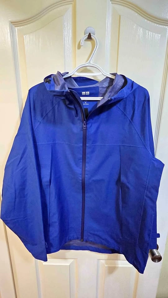 UNIQLO Waterproof Jacket (Men Size XL)