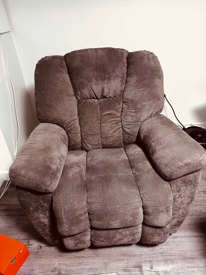 Lazy Boy Rocker and Recliner - photo 2