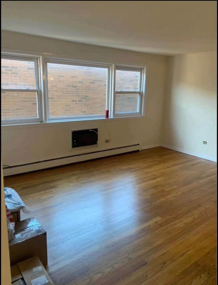 2 Beds 1 Bath - Apartment - photo 2