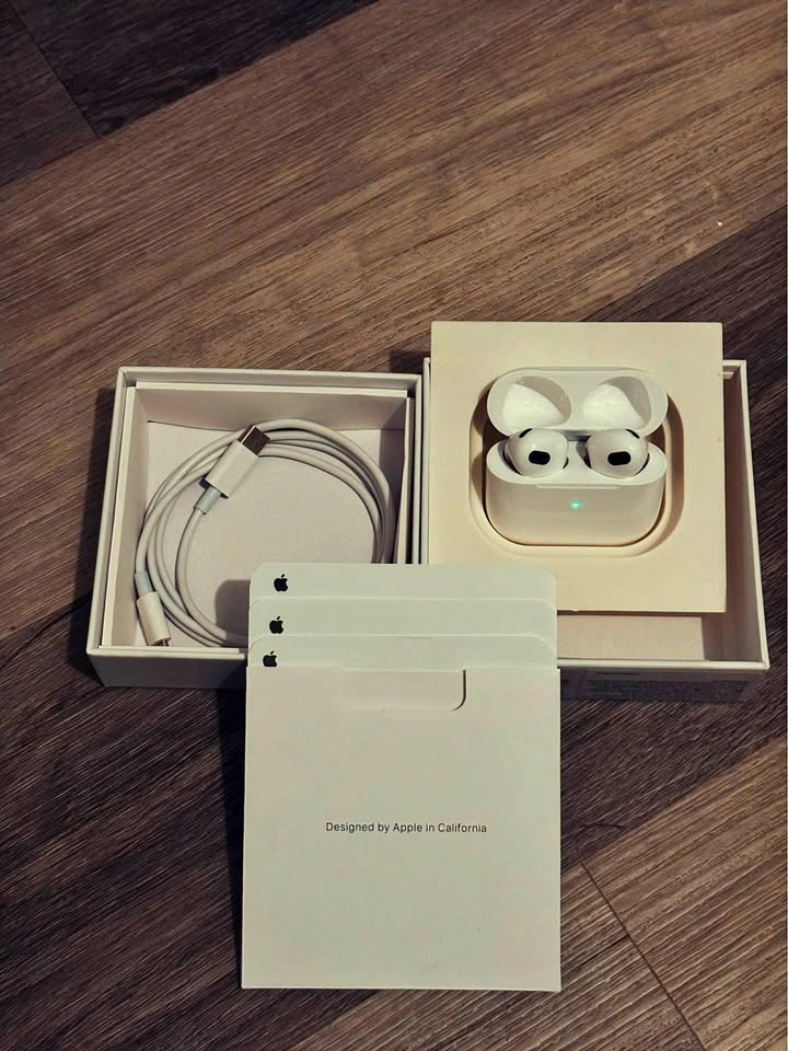 Apple AirPods (3rd Generation)