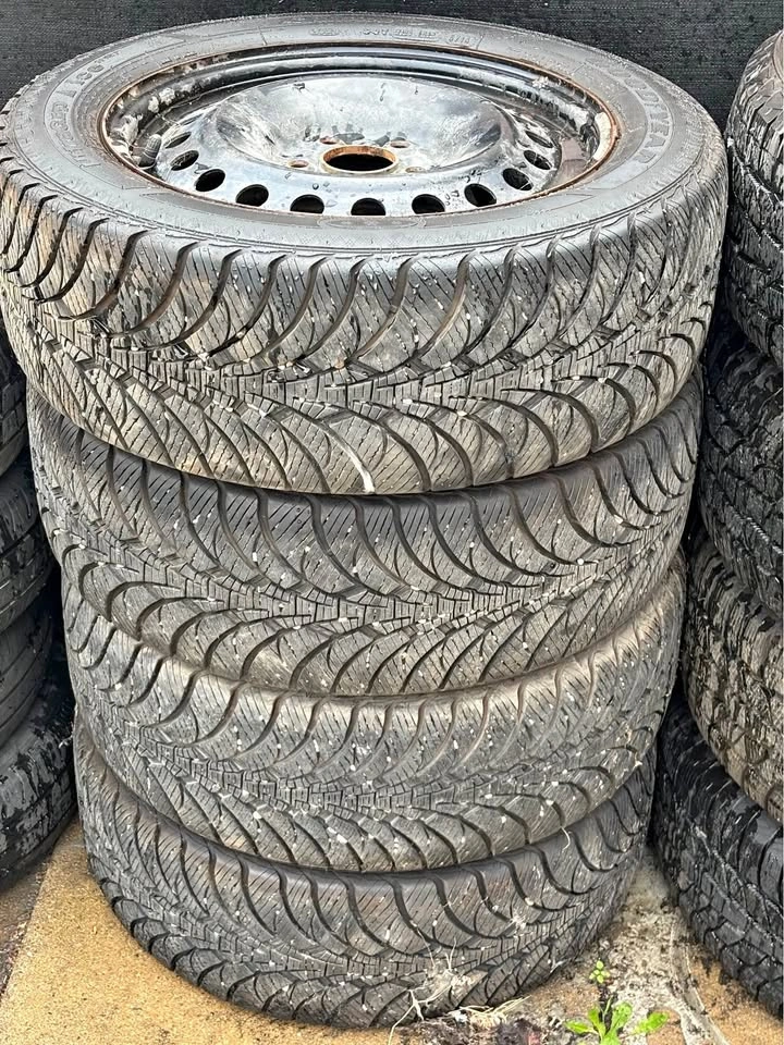 Set of 4 Goodyear Winter Tires with Rims - 215/55R16