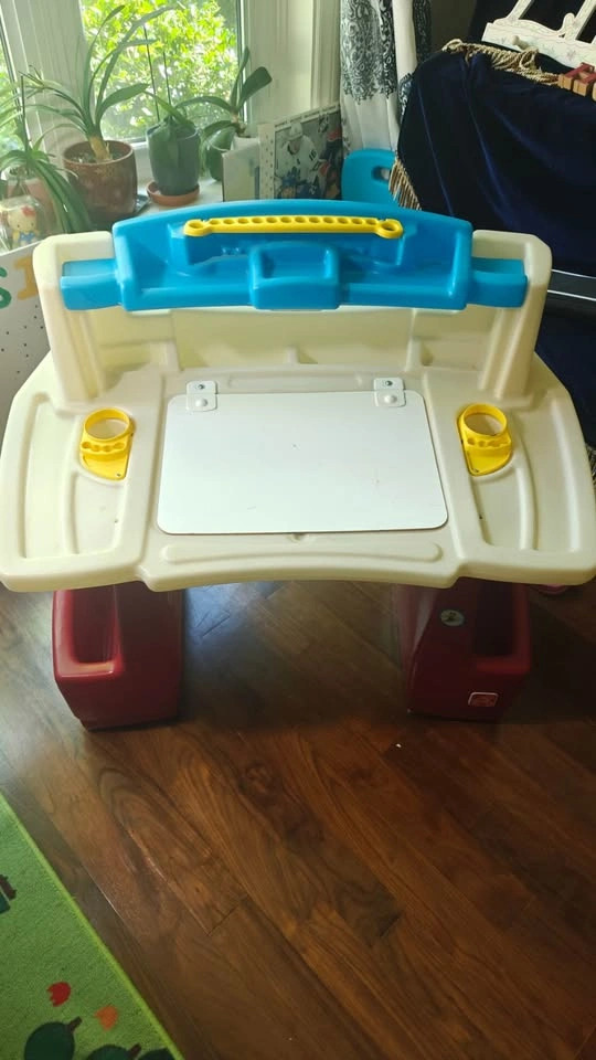 Kid's Step2 Deluxe Art Master Desk - photo 4