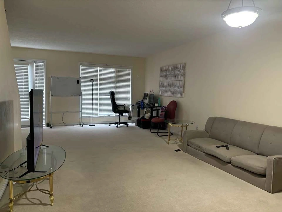 3 Beds 2.5 Baths - Townhouse - photo 2