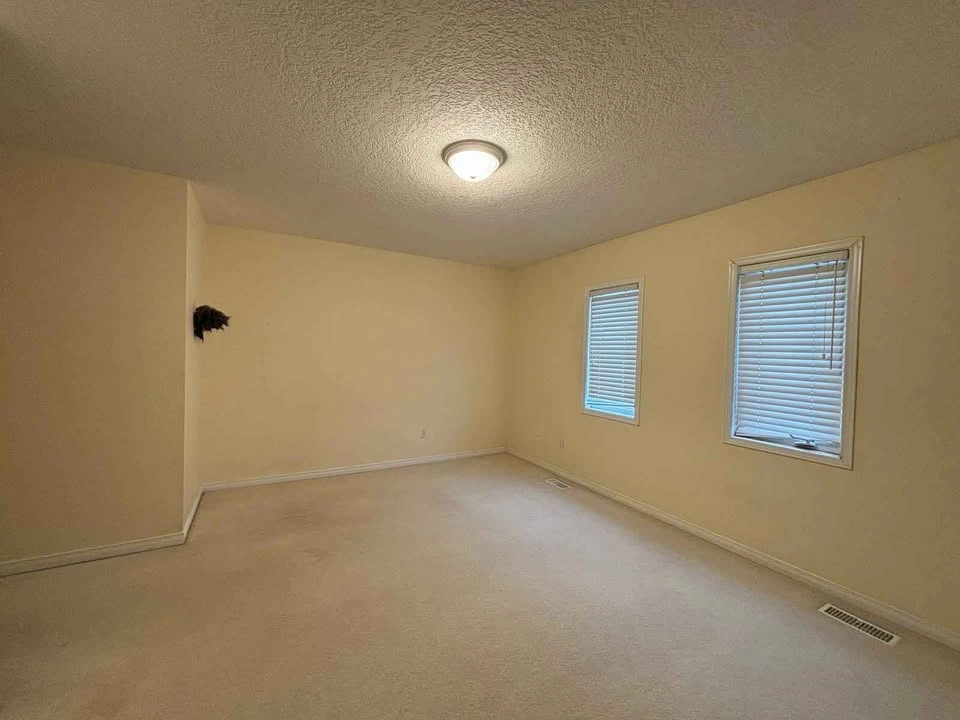 3 Beds 2.5 Baths - Townhouse - photo 3