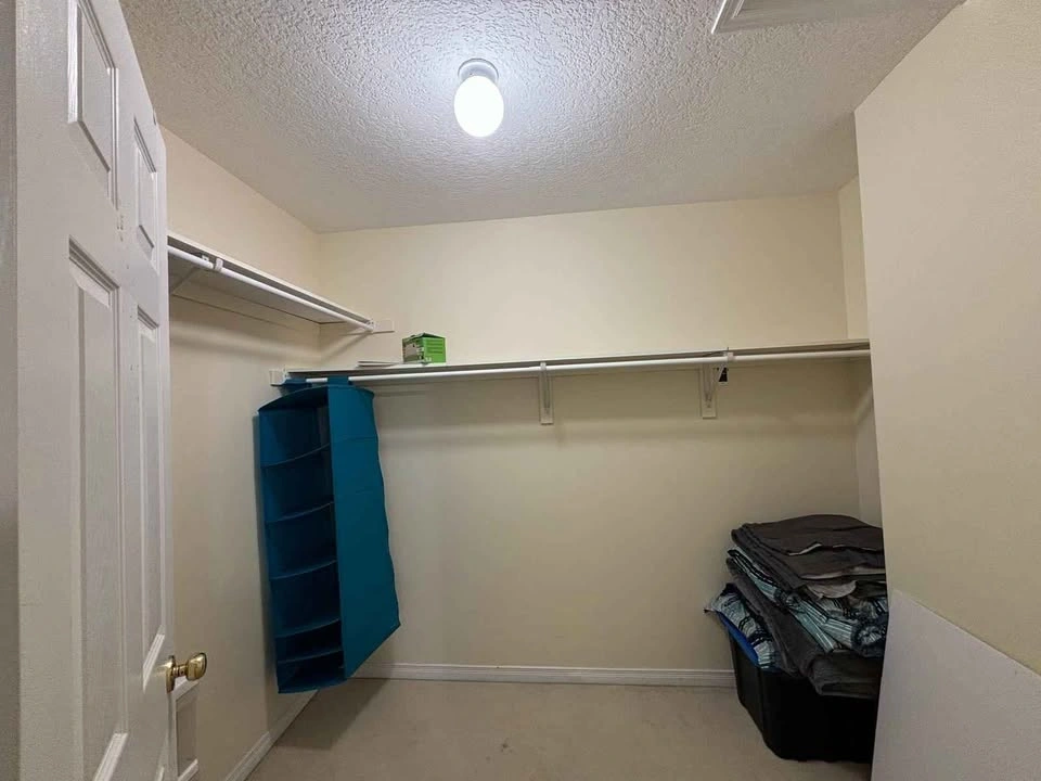 3 Beds 2.5 Baths - Townhouse - photo 4
